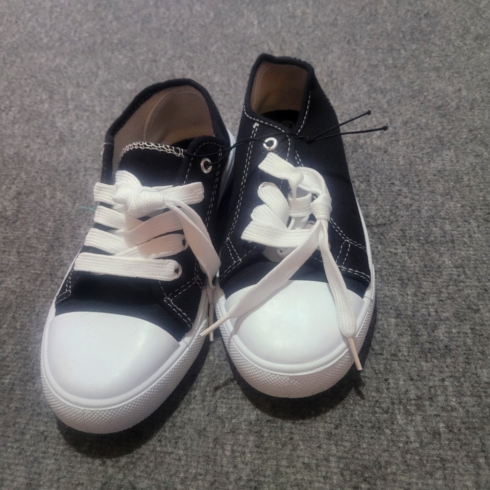 NEW Children's Tennis Shoes~Size 2